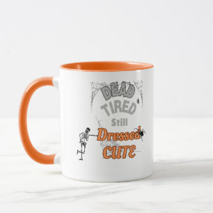 Taza Muerto de cansancio pero vestido lindo – Divertido