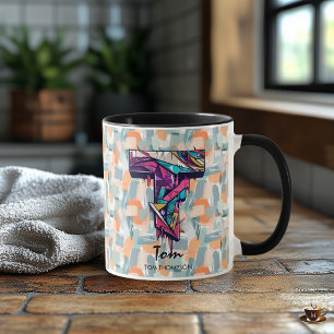 Taza Mug de monograma geométrico vibrante - T para Tom