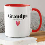 Taza Mug del anuncio de nacimiento del abuelo<br><div class="desc">El abuelo Est. 20XX. Este lindo diseño es la manera perfecta de anunciar tu embarazo a un nuevo abuelo, abuelo, papá, etc. Un regalo del Día del Gran Padre para cualquier abuelo. Ya sea un niño, es un chica, son mellizos, son trillizos, o es sólo un paquete de alegría. Ideal...</div>