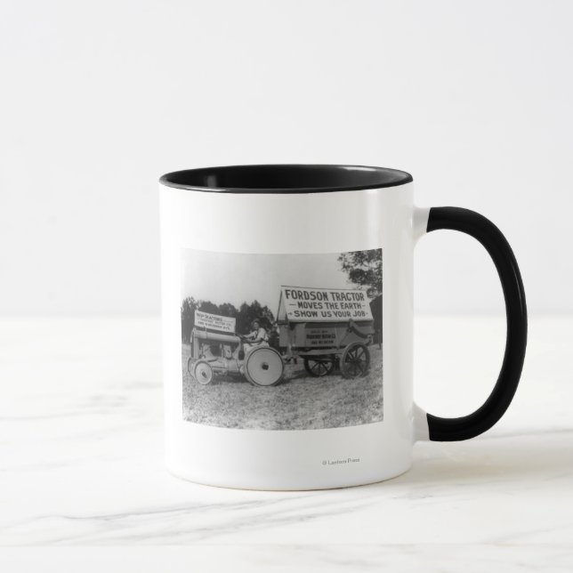 Taza Mujer conduciendo foto de un tractor de Fordson (Derecha)