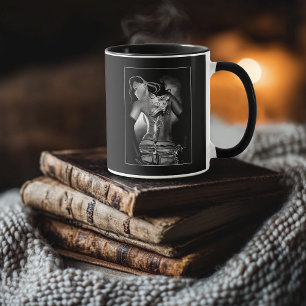 Taza Mujer Dragón Tatuada Blanca Negra con Estilo Edgy
