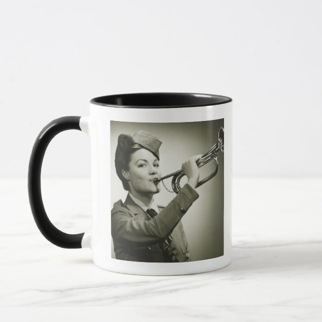 Taza Mujer en uniforme del soldado (Izquierda)