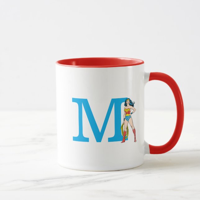 Taza Mujer Maravilla de pie | Añadir su monograma y nom (Derecha)