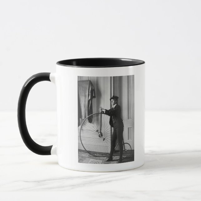 Taza Mujer vestida como hombre con bicicleta (Izquierda)