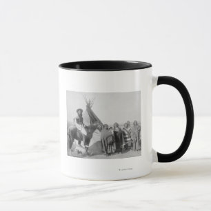 Taza Mujeres de Lakota con los niños y el hombre a