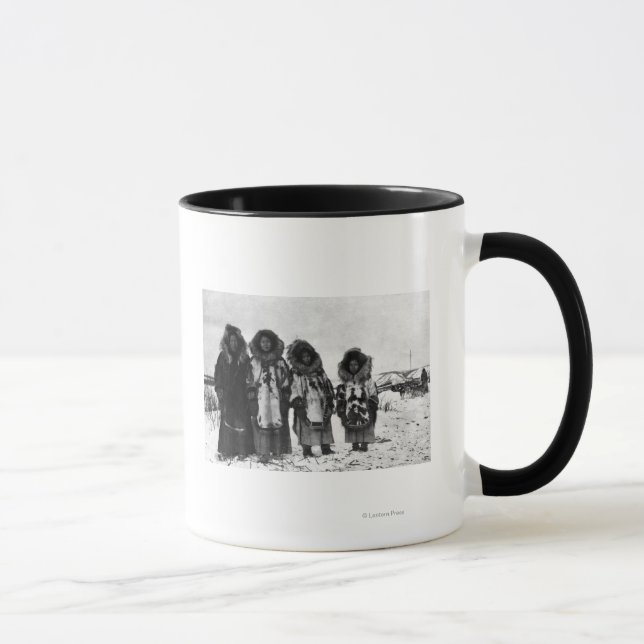 Taza Mujeres esquimales en Alaska Fotografía (Derecha)