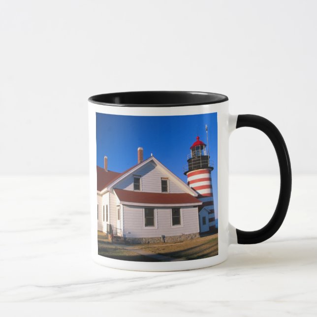 Taza NA, EE.UU., Maine.  Faro West Quoddy cerca (Derecha)