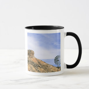 Taza NA, EE.UU., molino de viento de Texas y acantilado