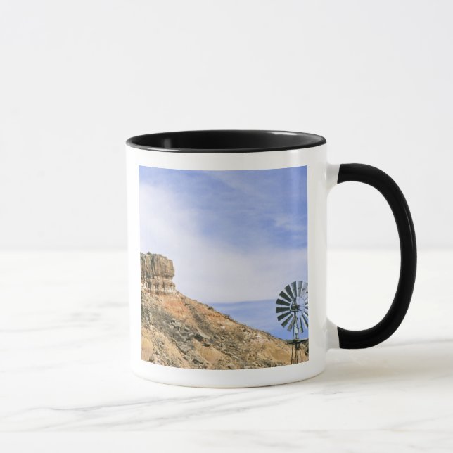 Taza NA, EE.UU., molino de viento de Texas y acantilado (Derecha)
