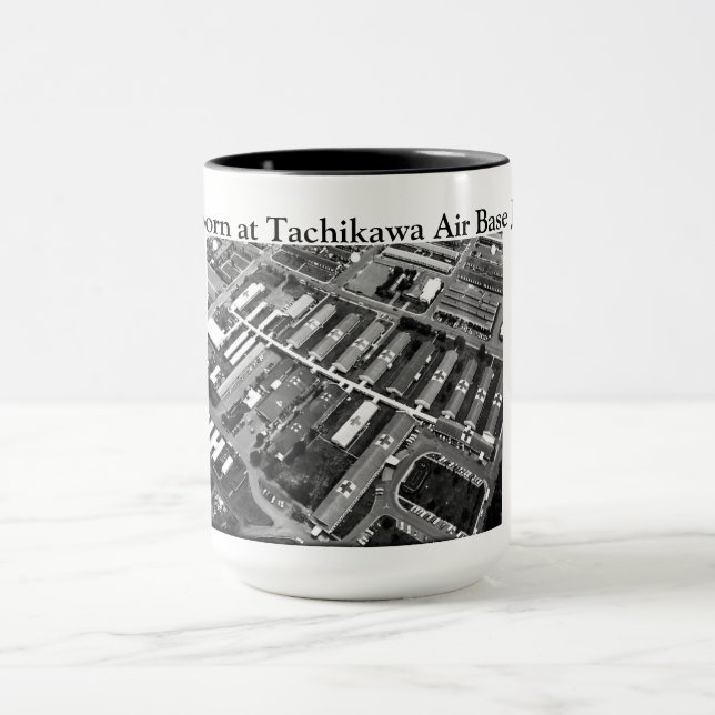 Taza Nací en la base aérea Japón de Tachikawa (Centro)