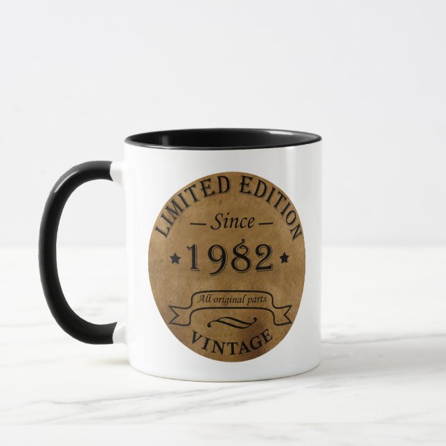 Taza Nacido en 1982, en un antiguo cumpleaños (Izquierda)