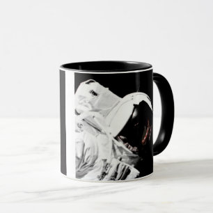 Taza NASA Apolo 17 Astronauta Blanco y Negro