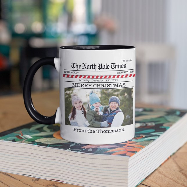 Taza Navidades adoran foto caprichosa de prensa impresa (Christmas whimsical cute fun Newspaper custom two-toned photo mug. )