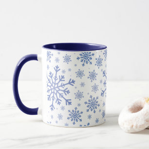 Taza Navidades azules de la marina serpentean en blanco