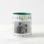 Taza Navidades de noel de colores de árboles de navidad<br><div class="desc">Navidades de noel de color navideño envolviendo hojas de papel</div>