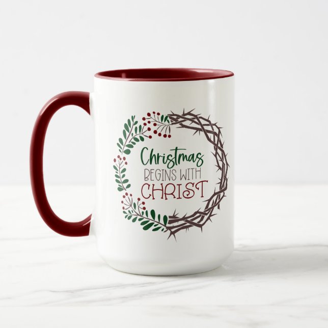 Taza NAVIDADES EMPIEZAN CON LA Escritura CRISTA Wreath  (Izquierda)