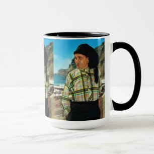 Taza Nazare, Portugal, pescador en la playa