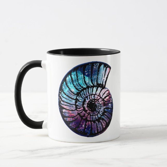 Taza Nebulosa con estrellas en el caparazón de Nautilus (Izquierda)