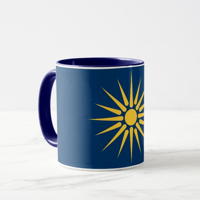 Taza negra combinada con la bandera de Macedonia,  (Anverso izquierdo)