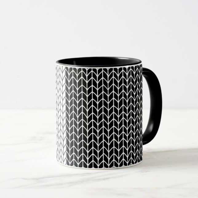 Taza negra con estampado en negro y blanco (Anverso derecho)