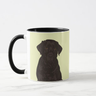 Taza negra fresca de la piedra del perro del