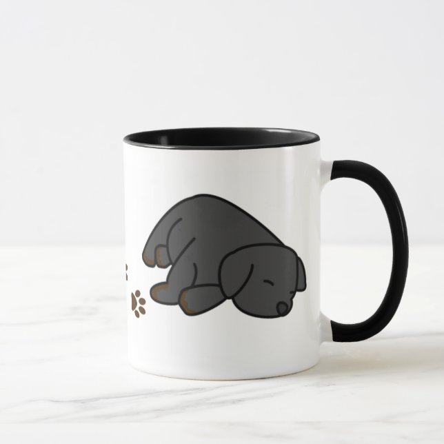 Taza negra soñolienta del perrito del laboratorio (Derecha)