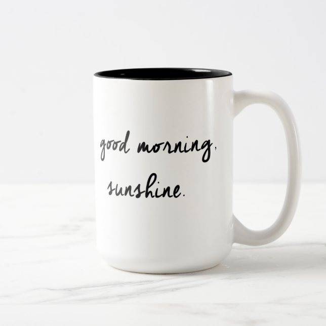 Taza negra y blanca de la sol de la buena mañana (Derecha)