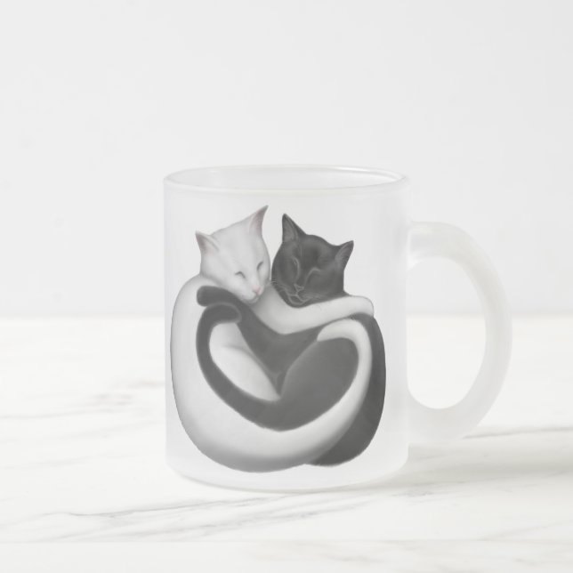 Taza negra y blanca de los gatos del amor (Derecha)
