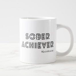 Taza negra y blanca del cumplidor sobrio