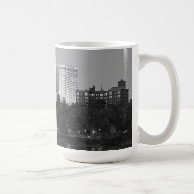 Taza negra y blanca del horizonte de Tulsa (Derecha)