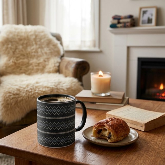 Taza negra y gris con patrón de punto acogedor (Subido por el creador)