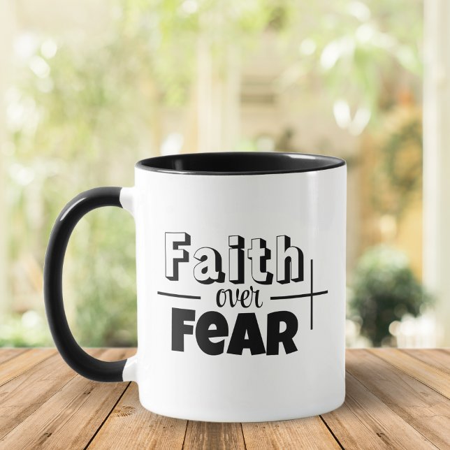 Taza negro y blanco, fe sobre miedo, cristiano (Subido por el creador)