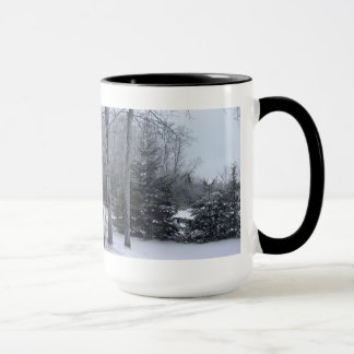 Taza nieve y árboles