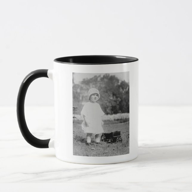 Taza Niña pequeña con vagón de juguete (Izquierda)