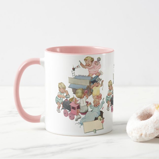 Taza Niños de la época que se divierten jugando con jug (Con donut)