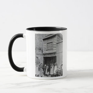 Taza Niños fuera del taller de las libras de Juan