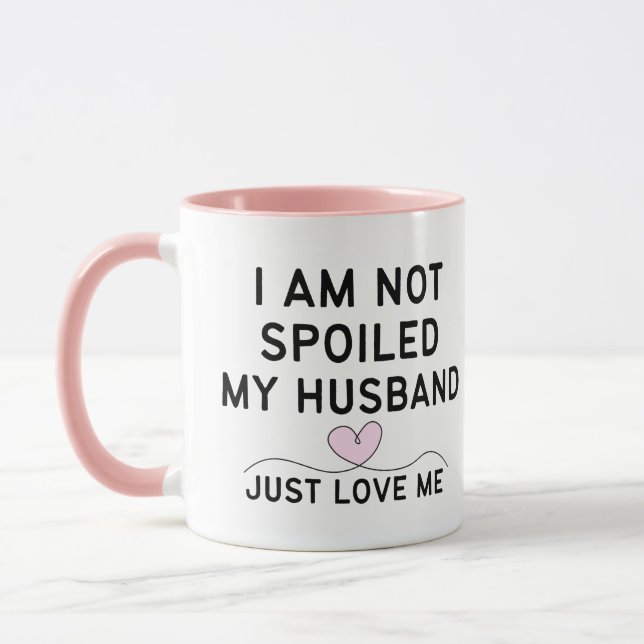TAZA NO ESTOY MALCRIADA, MI ESPOSO SIMPLEMENTE ME AMA.  (Izquierda)
