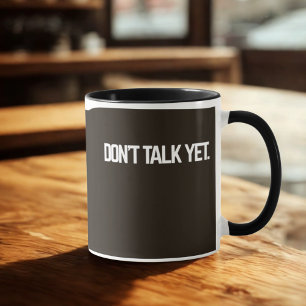 Taza No hables todavía de Mug   Funny Introvert Coffee 