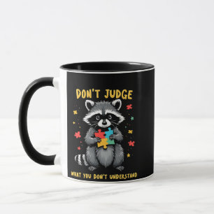 Taza No juzgues lo que no entiendes de Raccoon