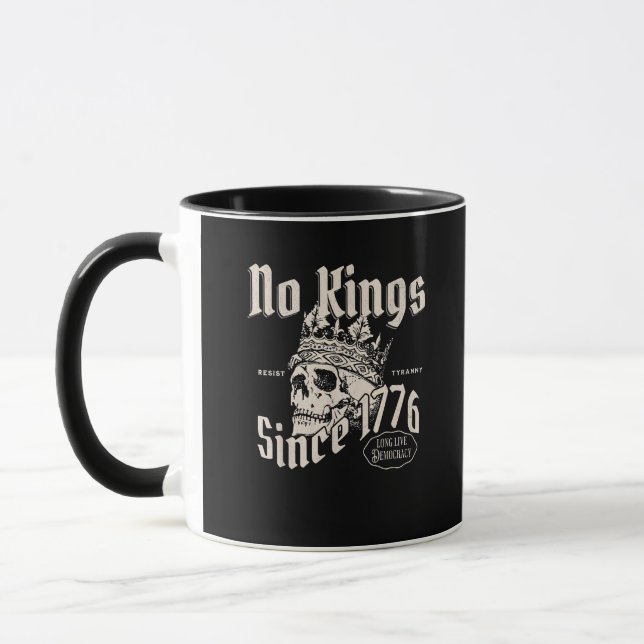 Taza No Kings In America Since 1776 Freedom Spirit Look (Izquierda)