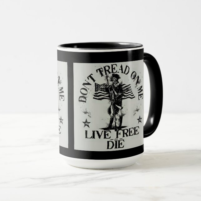 TAZA NO ME HAGAS TREAD, VIVE LIBRE O MUERE / MUG. (Anverso derecho)
