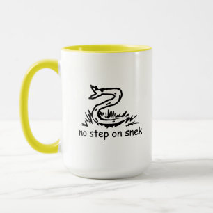 Taza No pisotear a la serpiente memes parodia de Gadsde