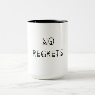 Taza No Regrets gatos negros letra palabras apiladas