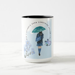 Taza No te tropiezes por algo detrás de ti