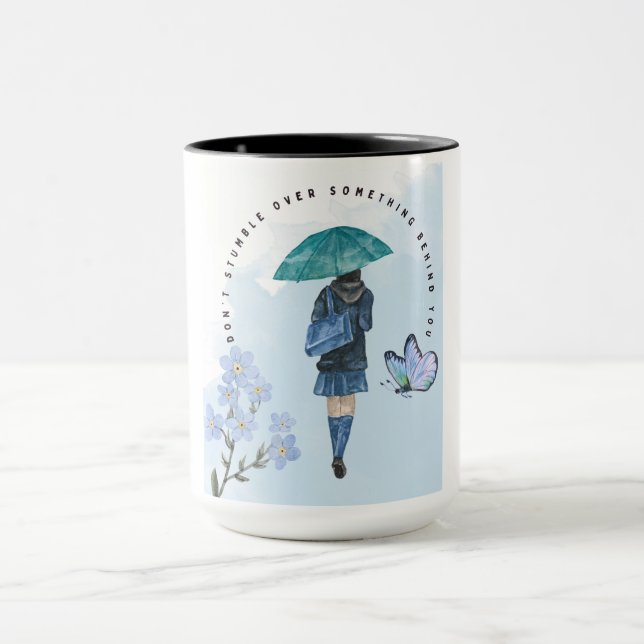 Taza No te tropiezes por algo detrás de ti (Centro)