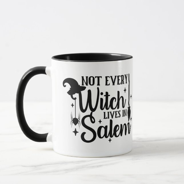 Taza No todas las brujas viven en Salem Halloween (Izquierda)