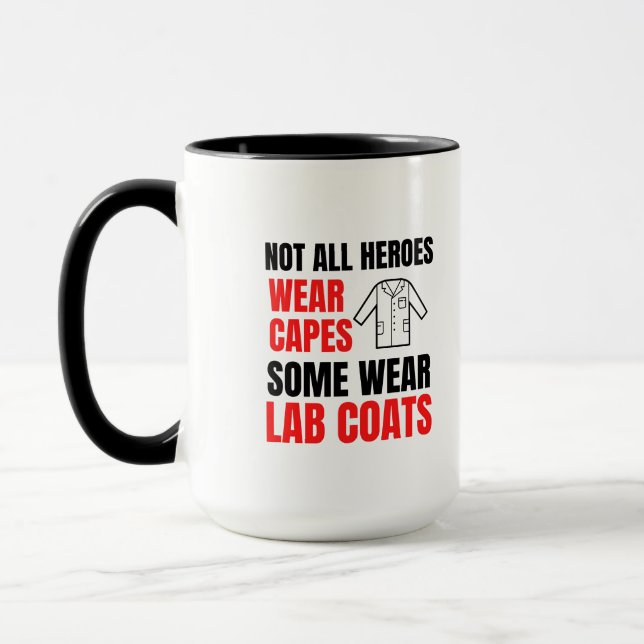 Taza No todos los héroes llevan gorras, algunos llevan  (Izquierda)