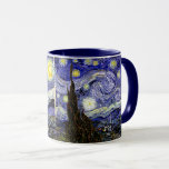 Taza Noche estrellada de Van Gogh, 1889<br><div class="desc">El cuadro, muy bien acogido como el magnum opus de Van Gogh, ofrece una vista nocturna al exterior de su ventana de la sala de sanatorio, aunque se pintó de memoria durante el día. Imagen de dominio público. Contacte con Patrones y pinturas y gráficos para solicitudes especiales. © Copyright 2020...</div>