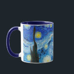 Taza Noche estrellada Van Gogh bebiendo Mug<br><div class="desc">Sumérgete con los eéreos trazos azules de "La noche estrellada" de Vincent van Gogh mientras tomas tu taza de café matutino, tu té de la tarde o tu chocolate caliente nocturno en este Starry Night cup. Esta elegante taza impresionista para beber chispa con clase y sin edad. El conocido impresionista...</div>