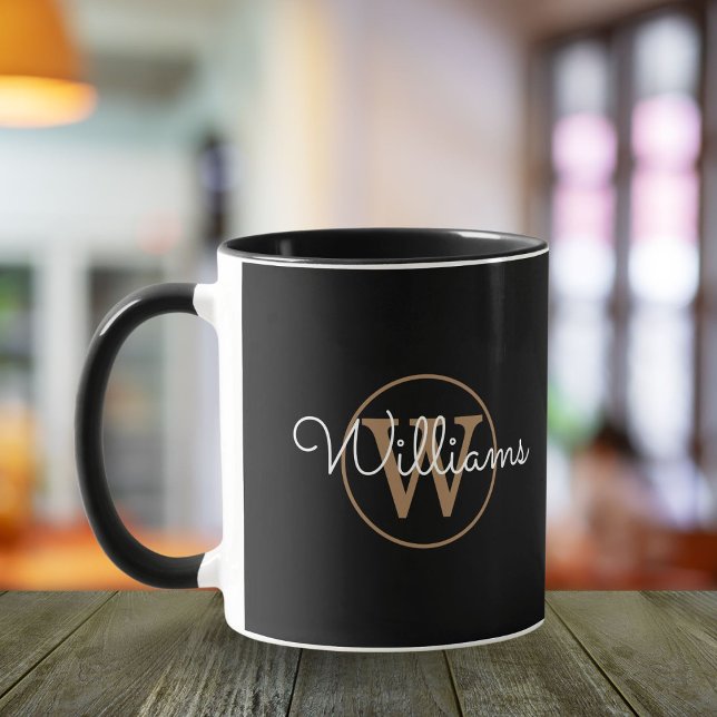 Taza Nombre de guion de monograma dorado elegante negro (Subido por el creador)